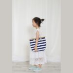 S18-3-4-HDG3912NV - KIDS STRIPED PRINT SUMMER TOTE BAG-NAVY/6PCS - Image 3